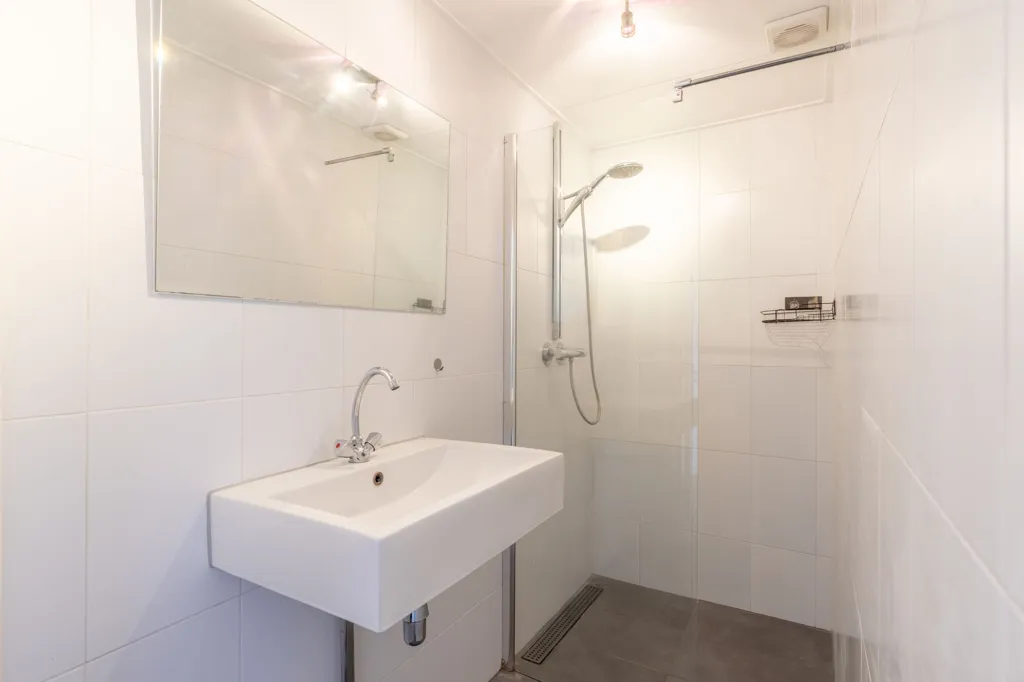 Bathrooms - 3-Bedroom Apartment with Balcony in Arnhem