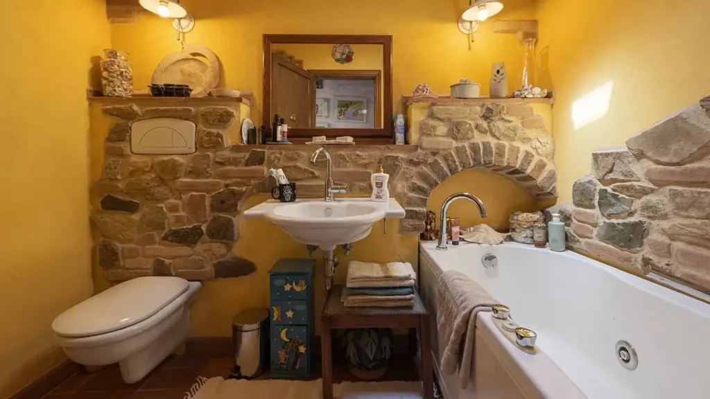 Salles de bain - Restored Rustico with Panoramic Views in Capannori