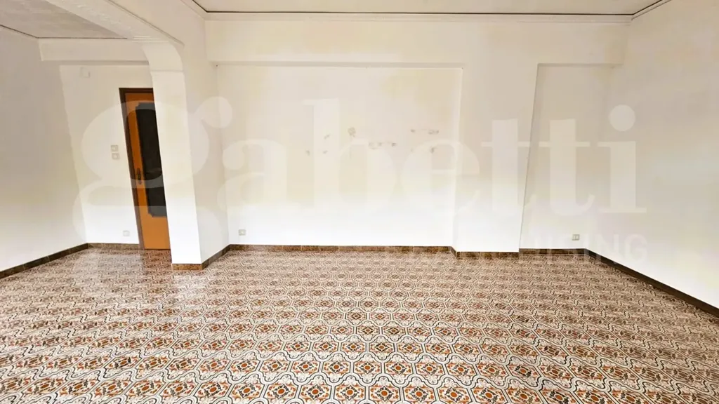 Pièces - Spacious Apartment with Balcony in Messina