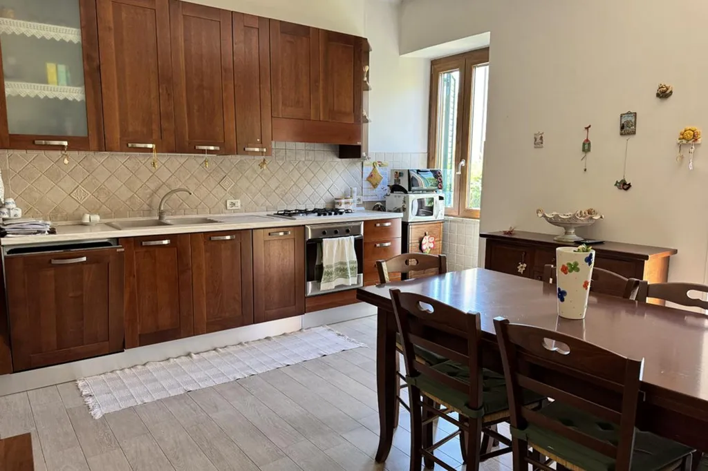 Salle à manger - Rear-Access Semi-Detached House with Mountain View in Itri