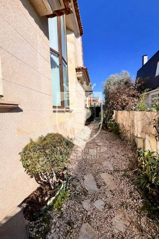 Aed - Detached House with Multiple Units in Torrelodones
