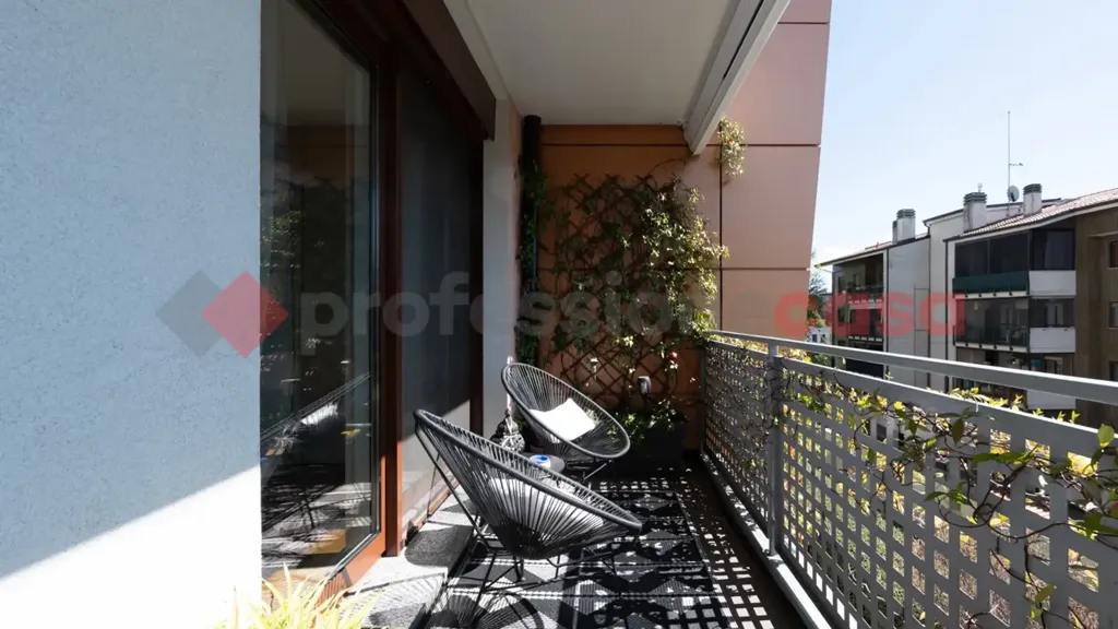Balcone - Modern 3-Bedroom Apartment in Buccinasco