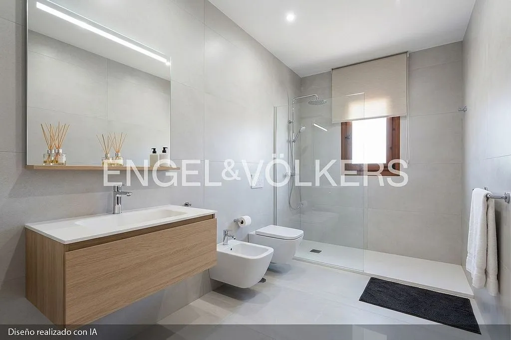 Bathrooms - Chalet with Sea View in La Granadella