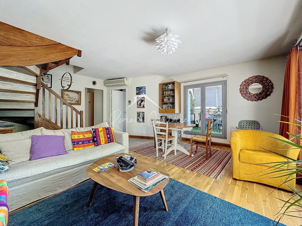 Séjour - Duplex avec Parking Privé et Véranda au Centre-ville de Millau