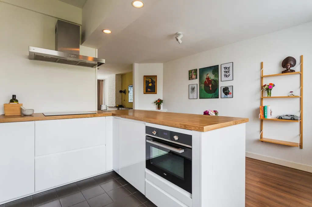 Köök - Modern Apartment with Balcony in Bezuidenhout