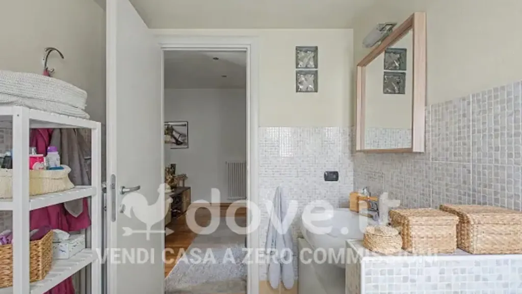 Bagni - Three-bedroom Apartment with Terrace in Parma