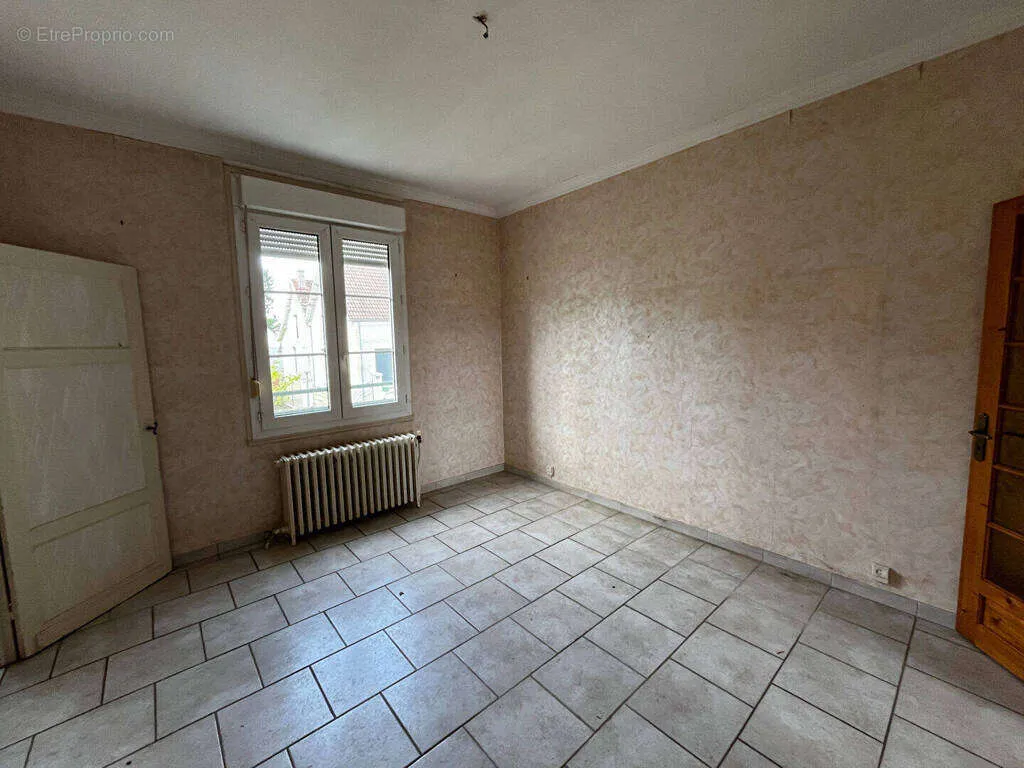 Toad - House with Potential in Bourges