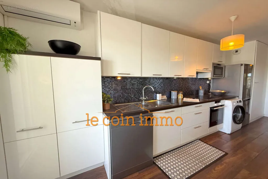Cuisine - Appartement Rénové avec Terrasse à Antibes
