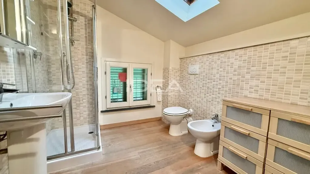 Bathrooms - Contemporary Villa with Balconies in Lucca