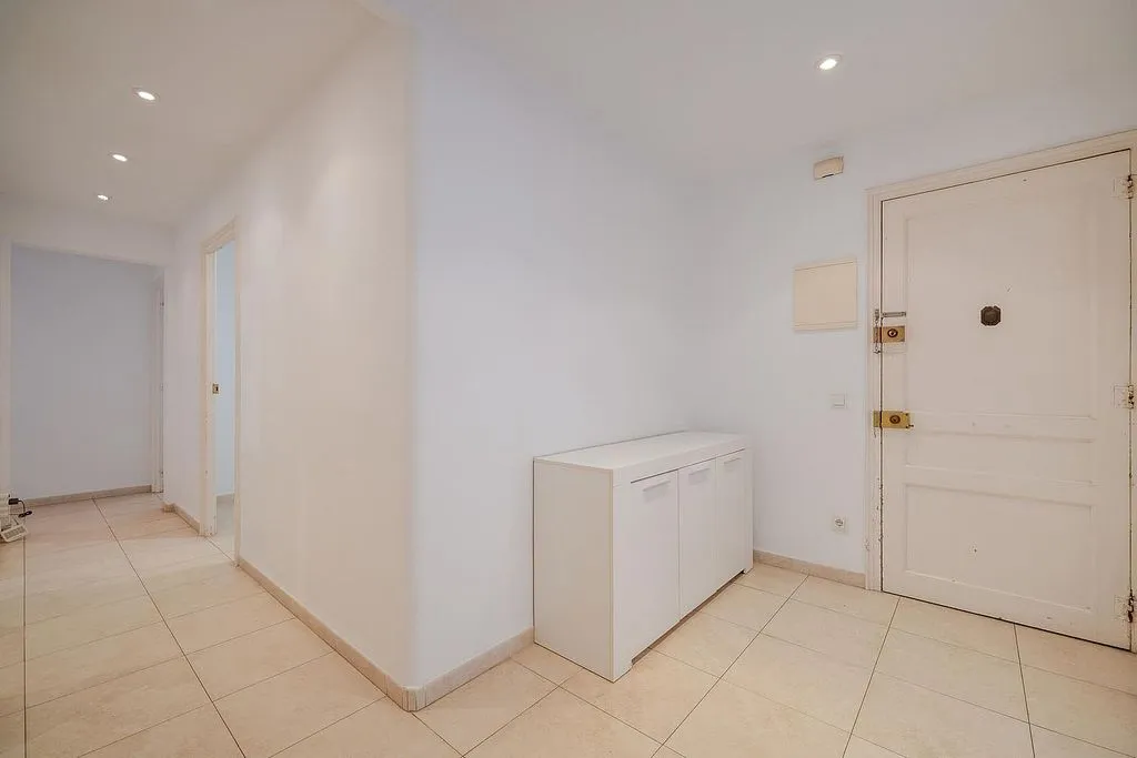 Esik - Duplex with Balcony in Eixample Sud, Girona