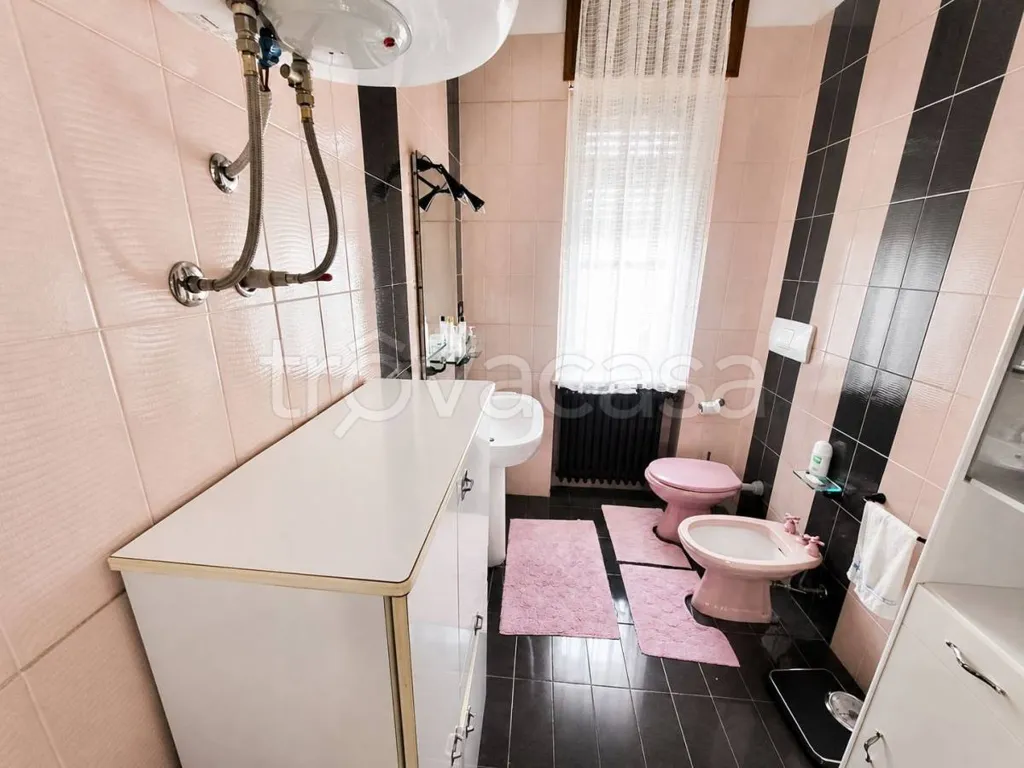 Salles de bain - Bifamiliar Villa with Private Garden in Givoletto