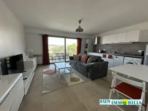 Soggiorno - Studio with Sea View in Saint-Laurent-du-Var