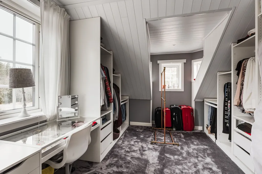 Toad - Spacious Villa with Large Garage in Kisa