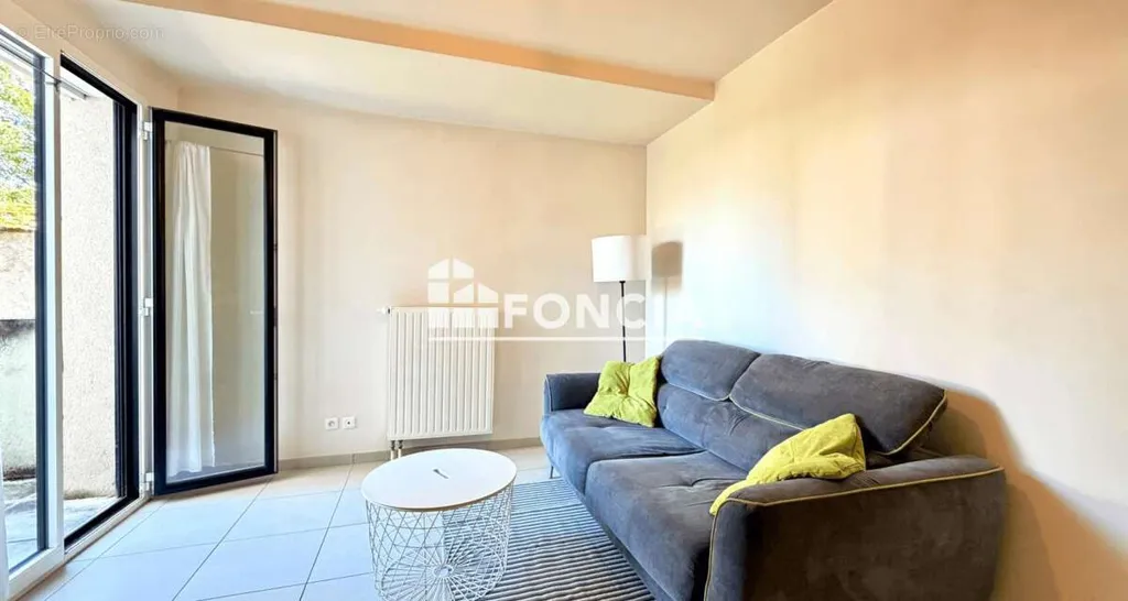 Séjour - Studio avec Terrasse au Cœur d'Olivet
