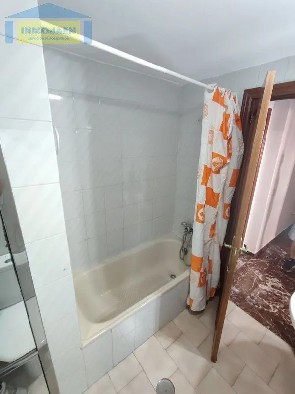 Student Flat with Pool on Avda de Madrid