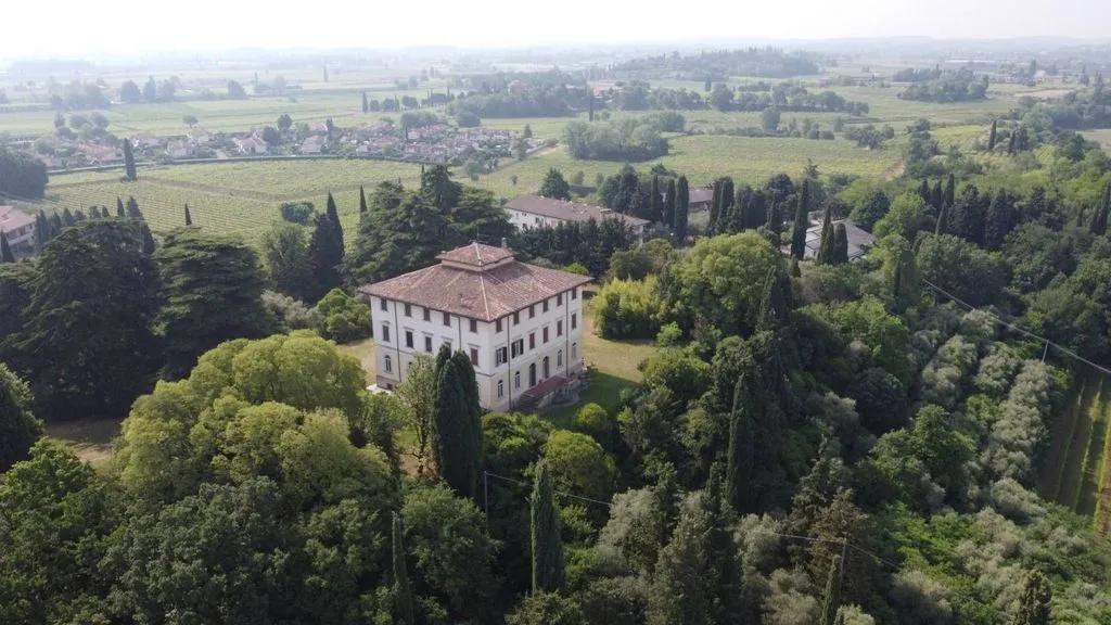 Õhuvaade - Old Villa with Lake Garda View in Lazise