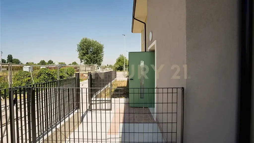 Balcony - New Ground-Floor Flat with Garden in Zevio