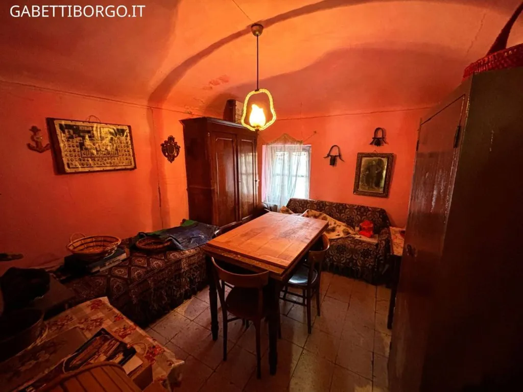 Dining Room - Apartment with Mountain View in Roaschia