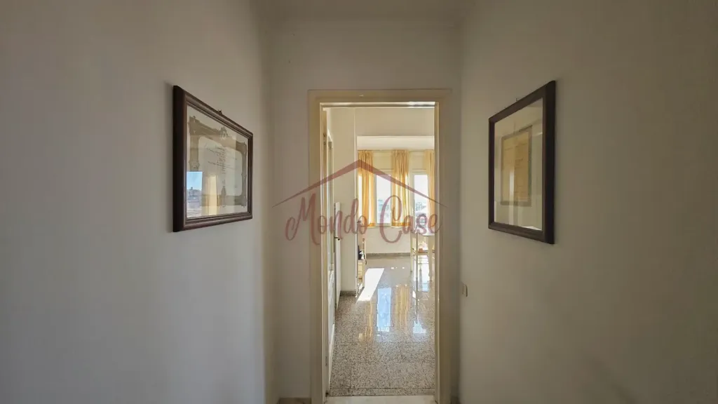 Entrée - Penthouse with Panoramic View in Massa Centre
