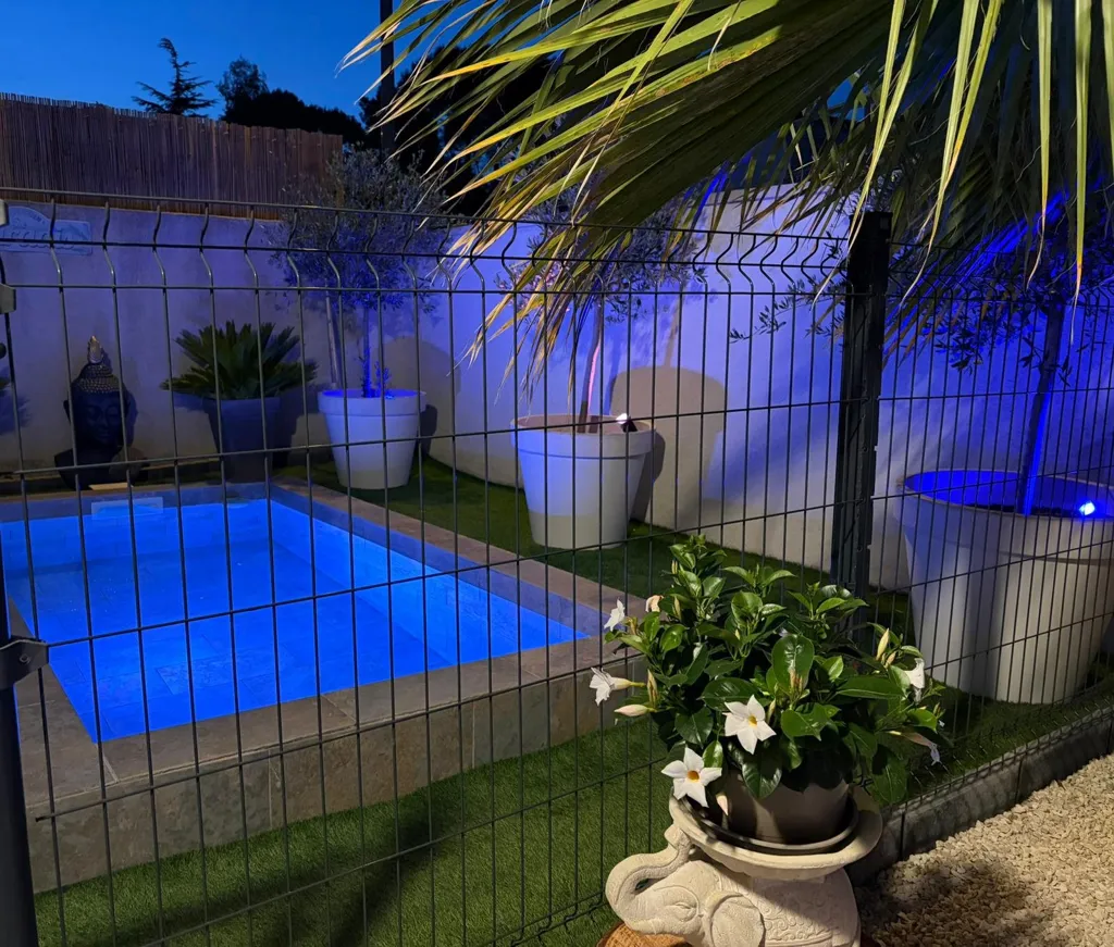 Piscine - Villa Contemporaine avec Piscine à Restinclières