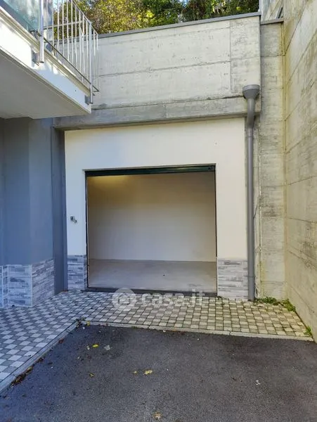 Garage - Modern Apartment with Terrace in Macchia Romana