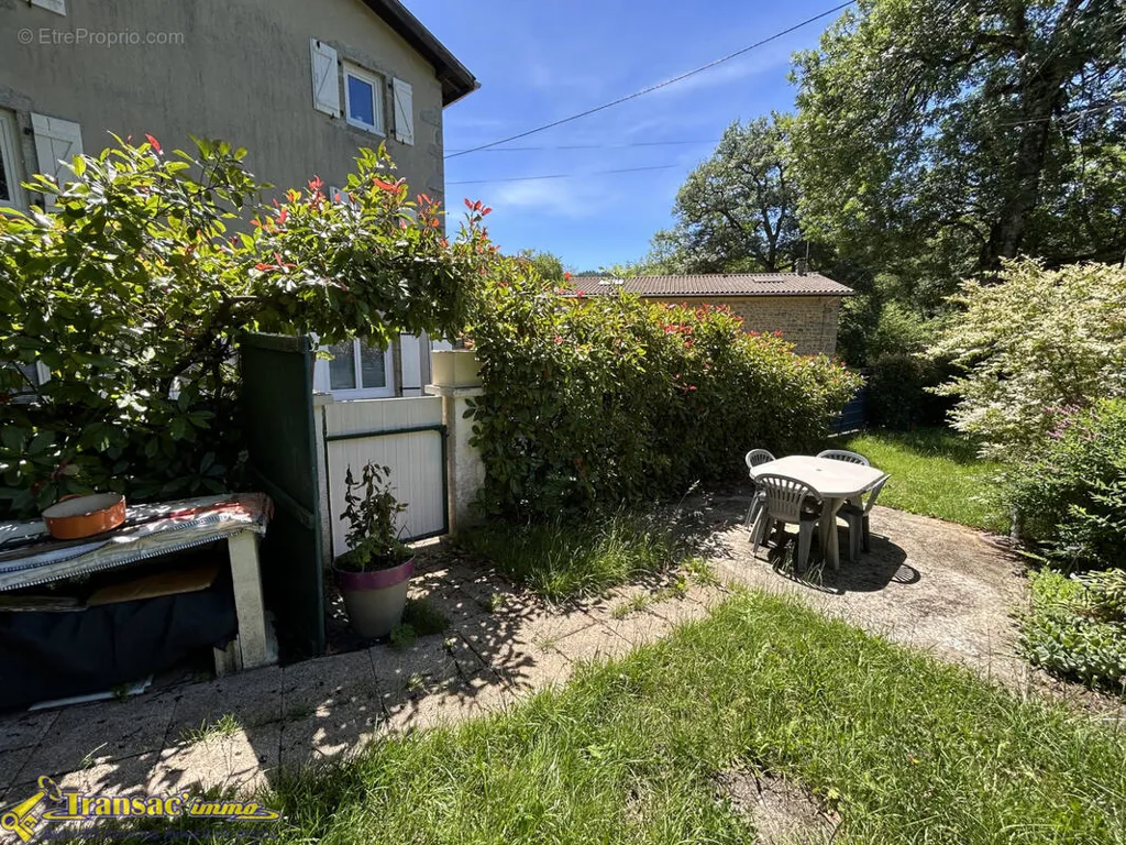 Aed - Charming House with Pool in Paslières