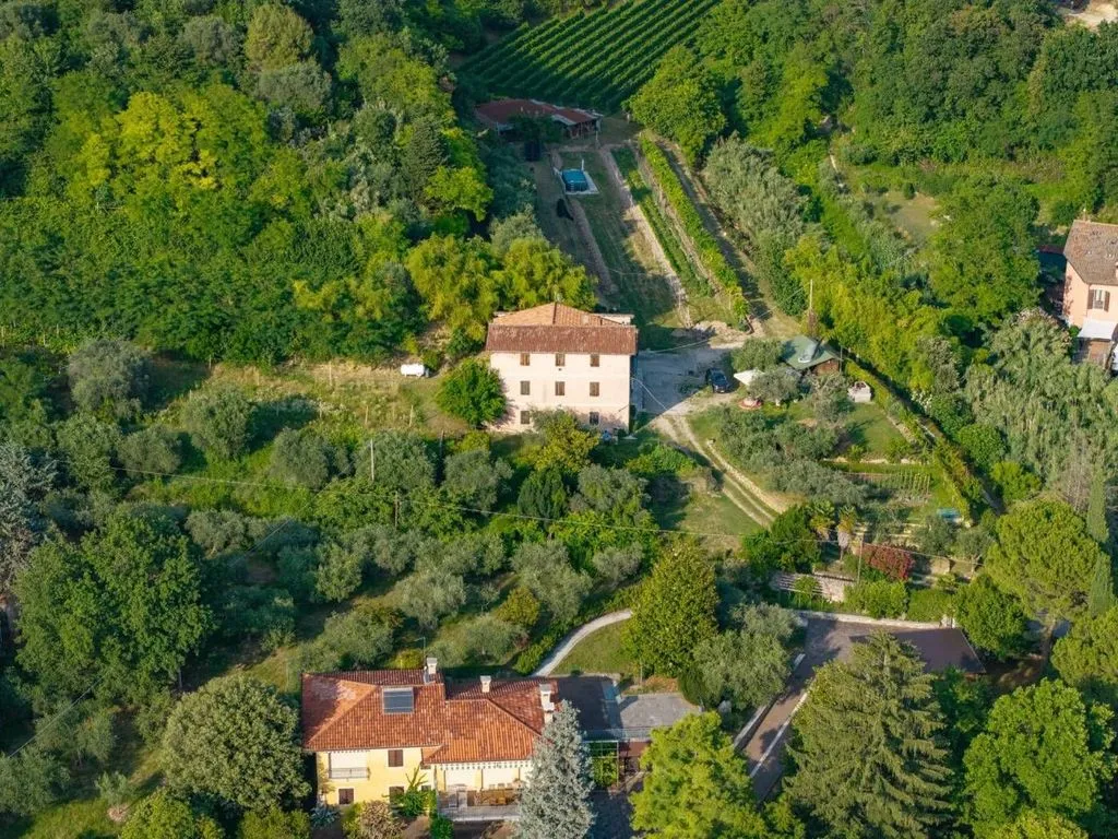 Õhuvaade - Historic Rustic House with Lake View in Bardolino