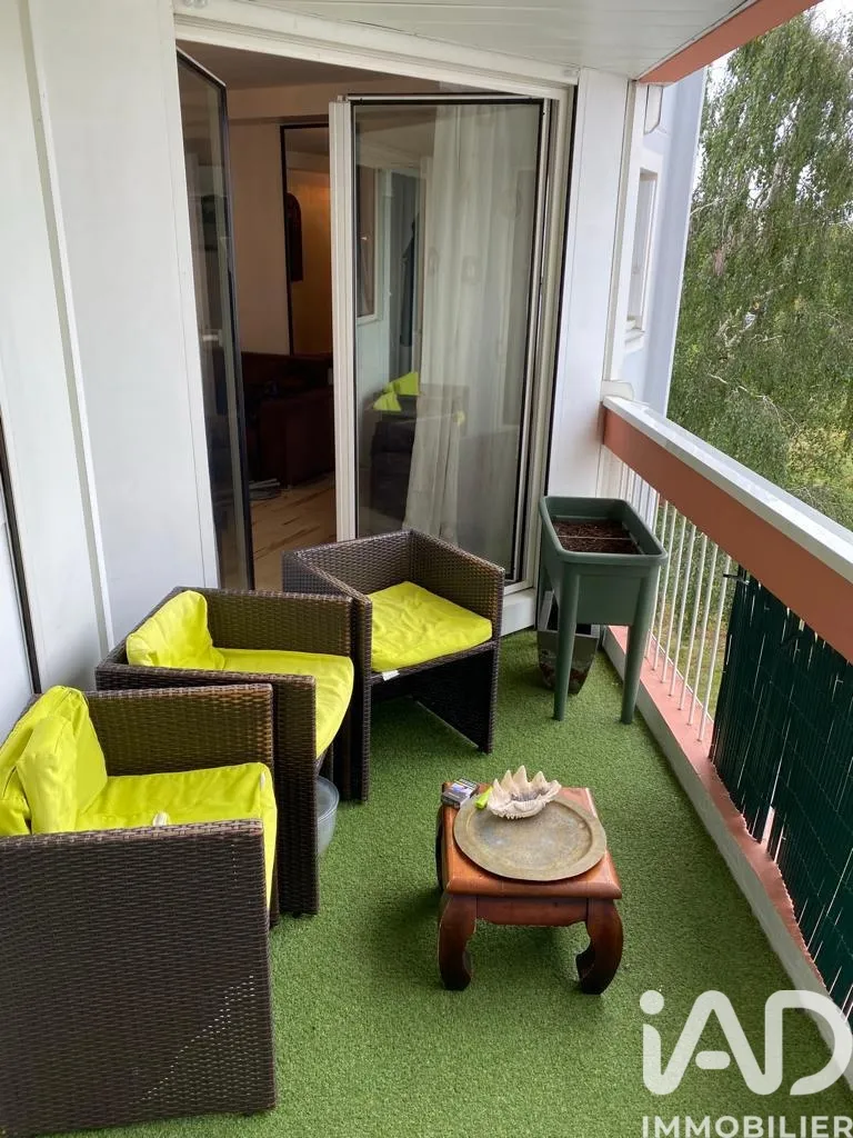 Balcone - Spacious 4-Piece Flat with Balcony in Rezé