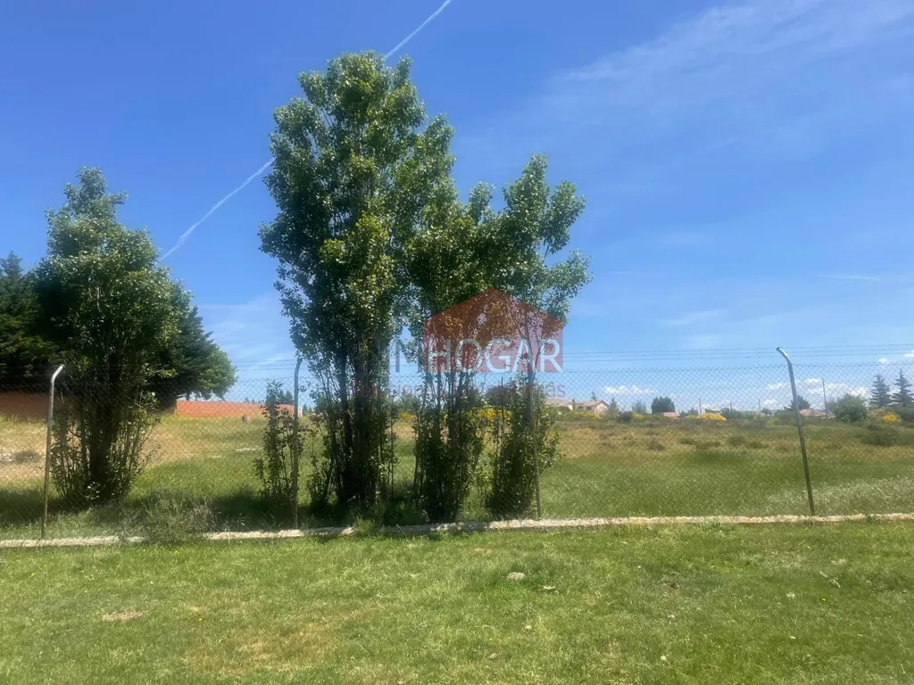 Aed - Rustic Plot in Herradón de Pinares