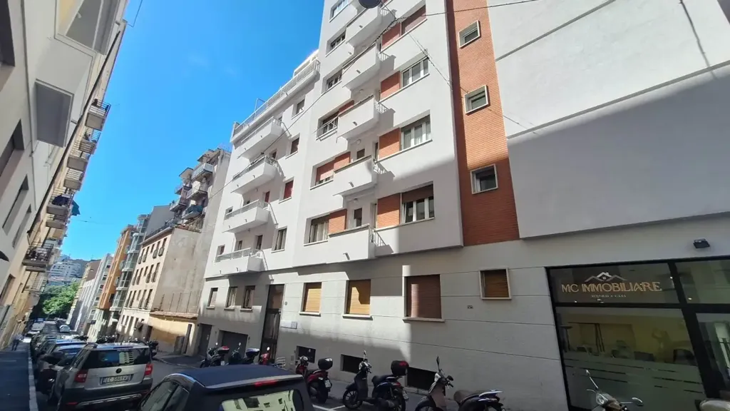 Välivaade - Elegant Triplex with Terrace in Trieste