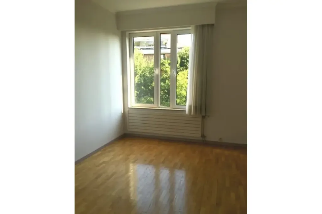 Pièces - Appartement Élégant avec Terrasse dans le Quartier des Ambassades