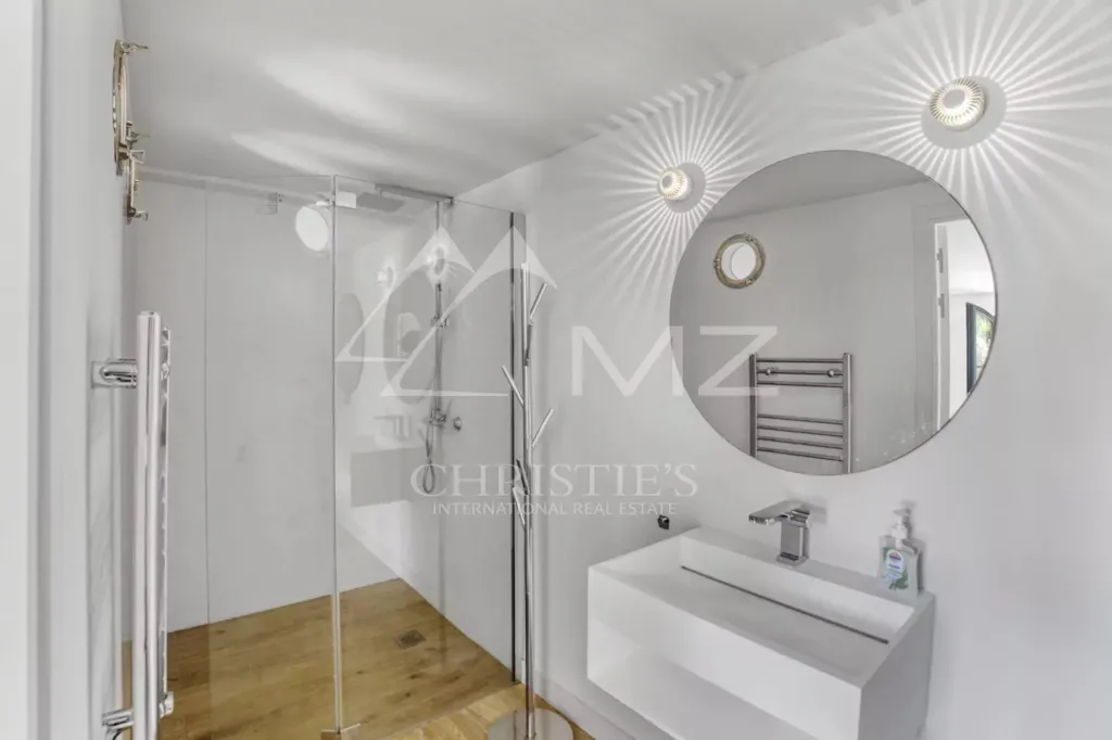 Bagni - Renovated Villa with Pool in Valbonne