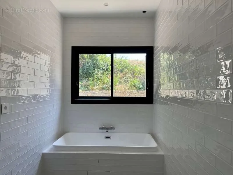 Salles de bain - Villa Moderne avec Vue sur le Luberon à Vaucluse