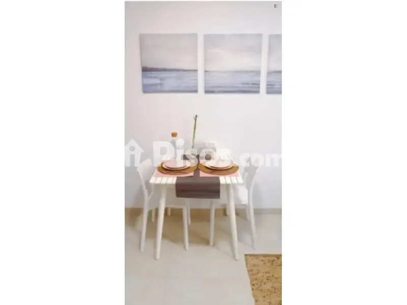 Sala da pranzo - 1-Bedroom Flat with Central Heating in Madrid