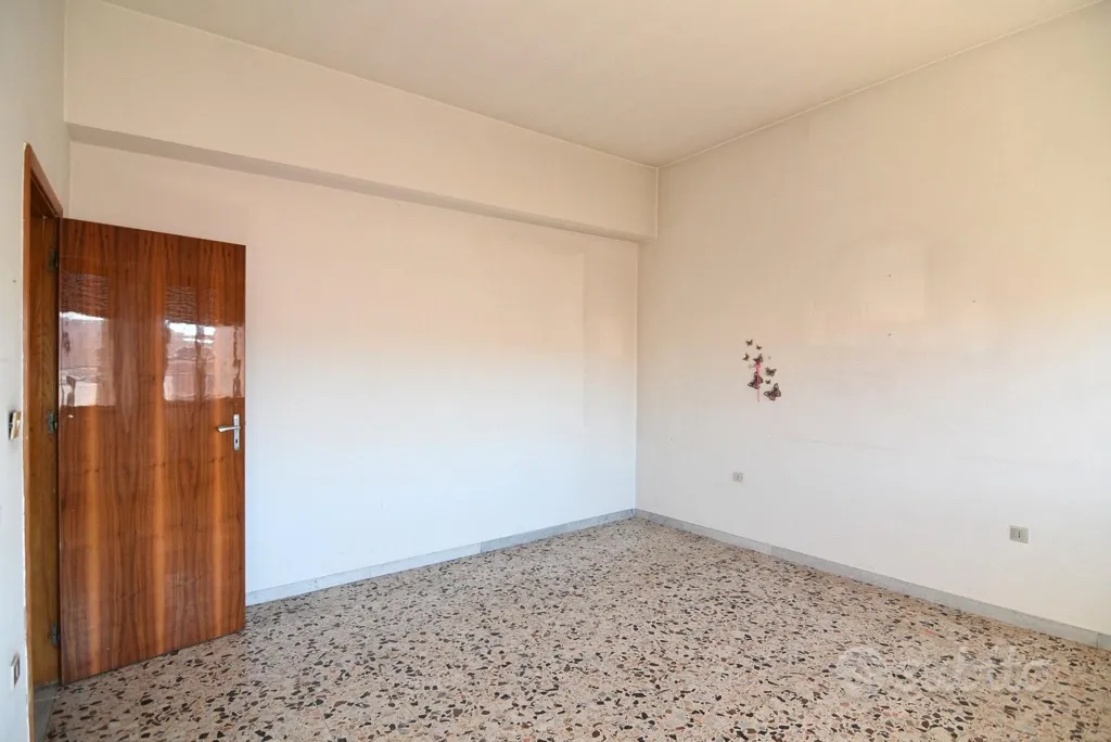 Pièces - Spacious First-Floor Apartment in Sertinu, Macomer