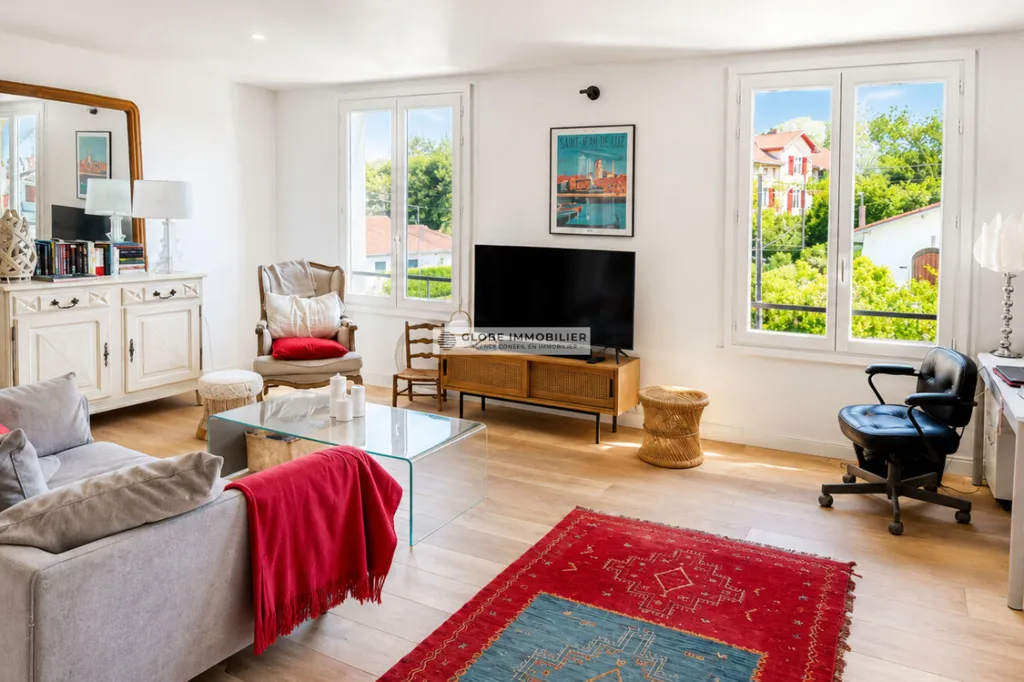 Séjour - Appartement Traversant avec Balcon à Biarritz