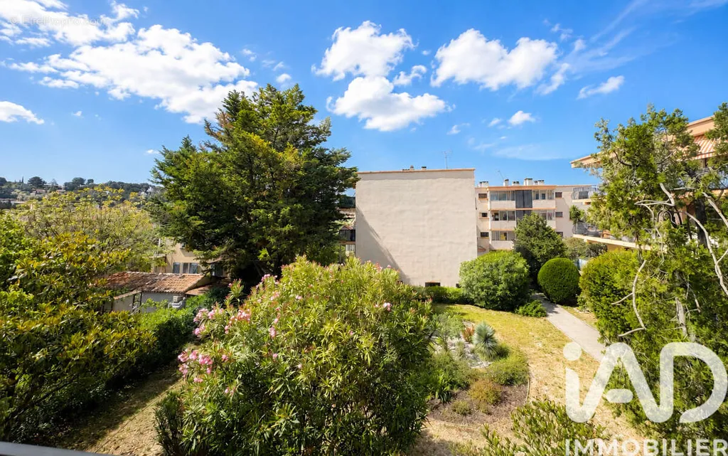 Jardin - Appartement T4 avec Balcon à Saint-Cyr-sur-Mer