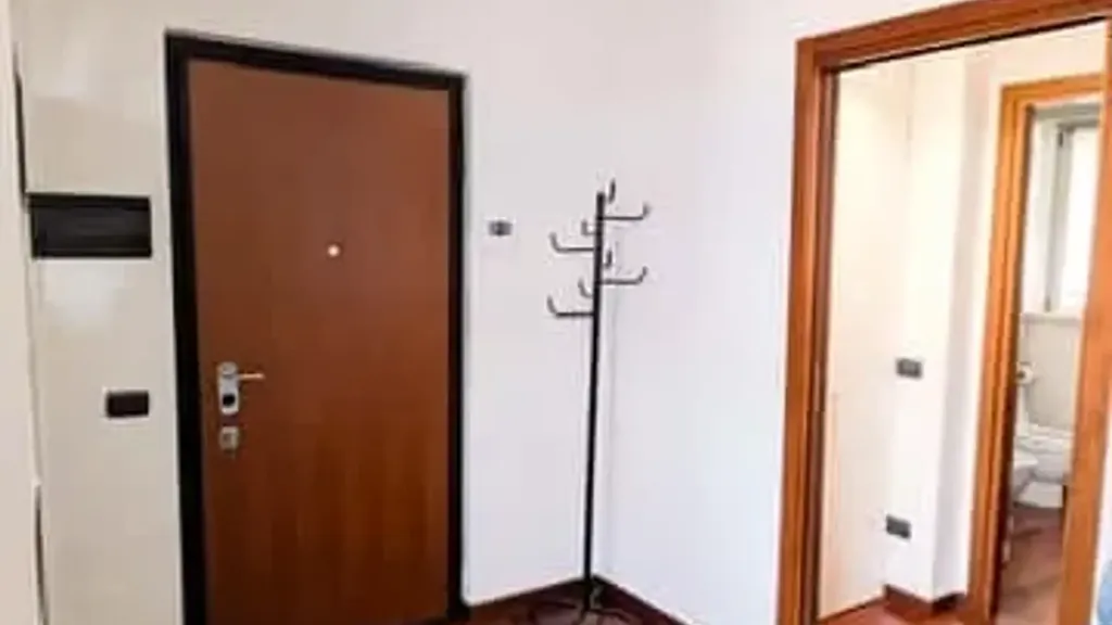 hallway_entrance