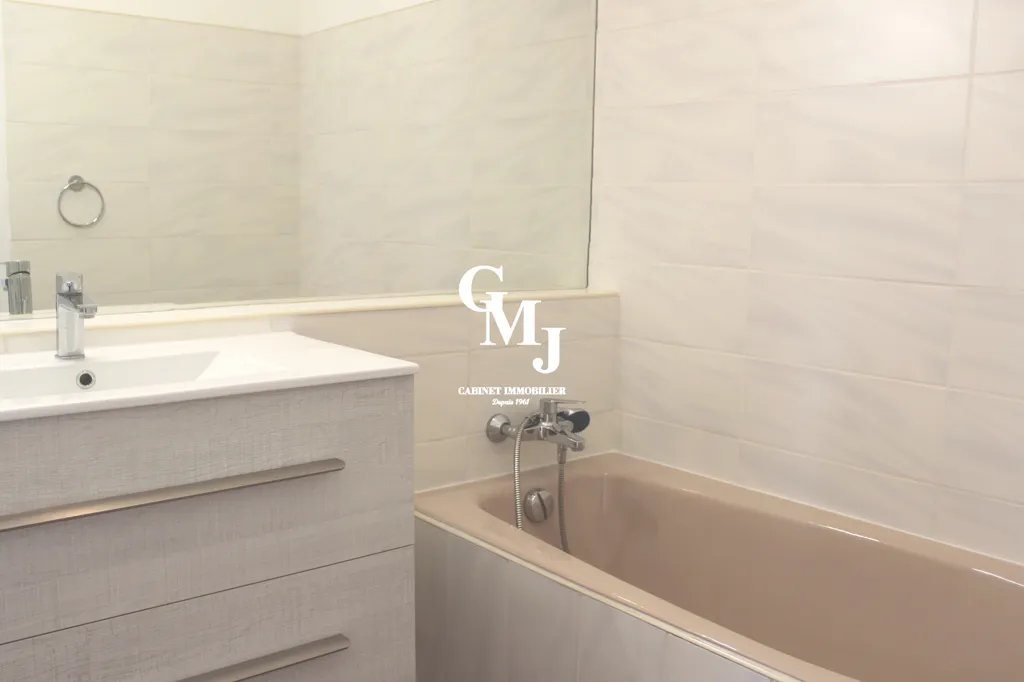 Vannitoad - 3-Bed Apartment with Sea View in Fréjus Plage