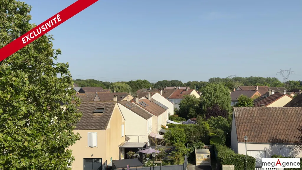 Aed - Renovated Duplex Flat with Balcony in Élancourt