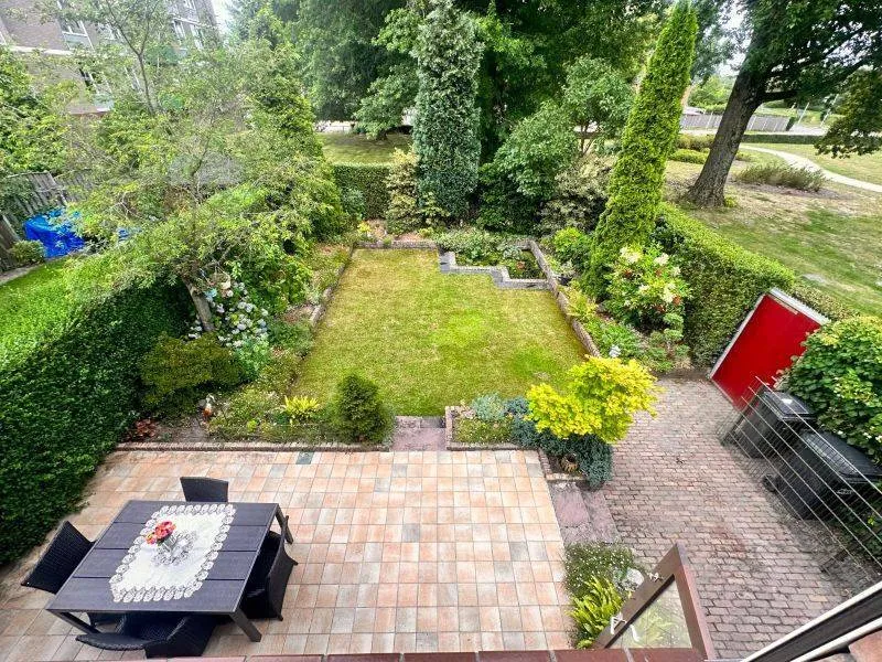 Giardino - Corner House with Garden in Eindhoven