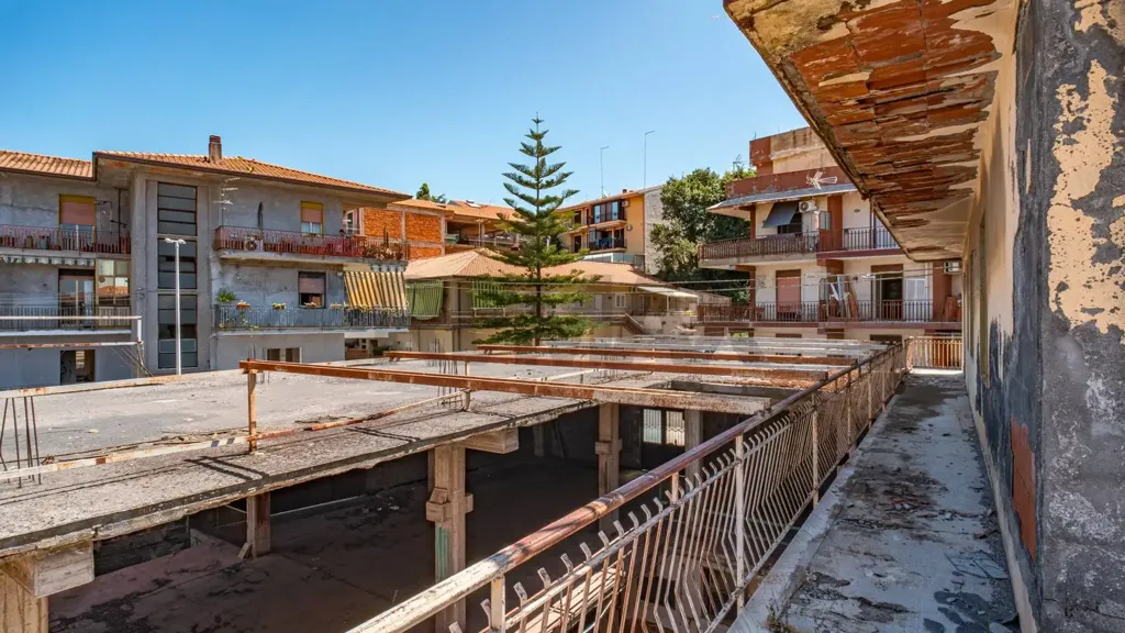 Jardin - Commercial Space with Apartments in Belpasso
