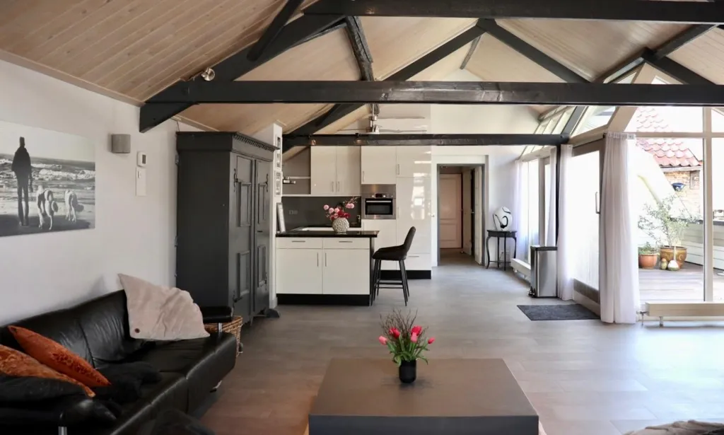Elutuba - Stylish Loft with Garage in Haastrecht Centre