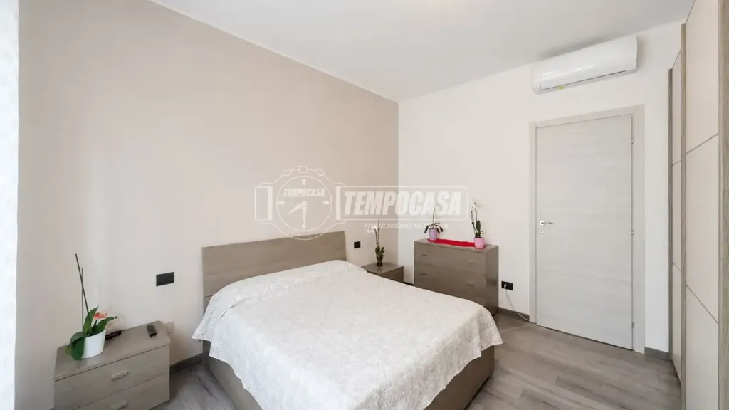 Chambres - Modernised Three-Bedroom Apartment in Muggiò