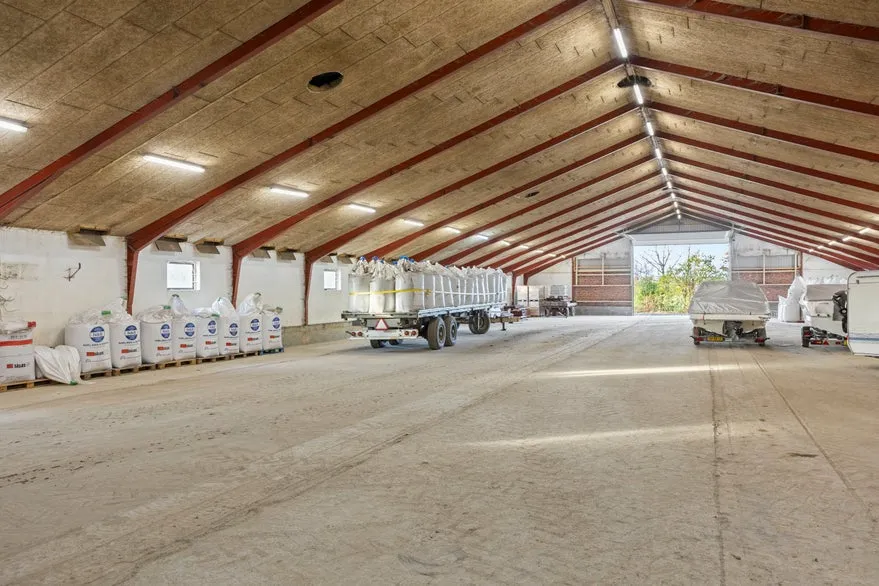 Garaaž - High-Ceilinged Warehouse near Odder