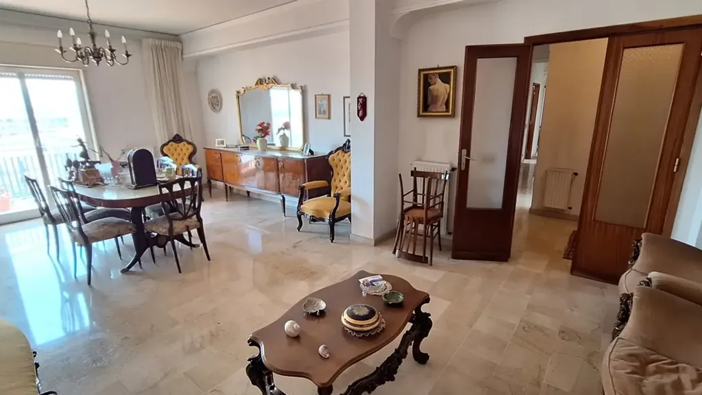Séjour - Spacious Apartment with Balcony in Messina