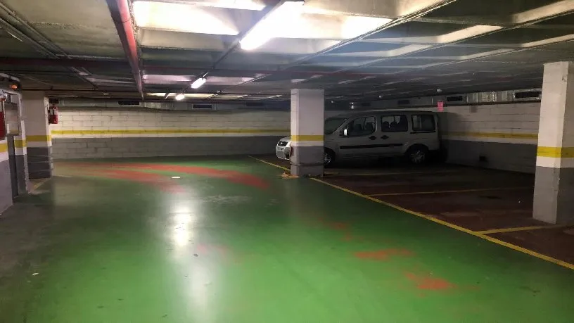Garage - Parking Space with Easy Access in Sant Vicenç Dels Horts