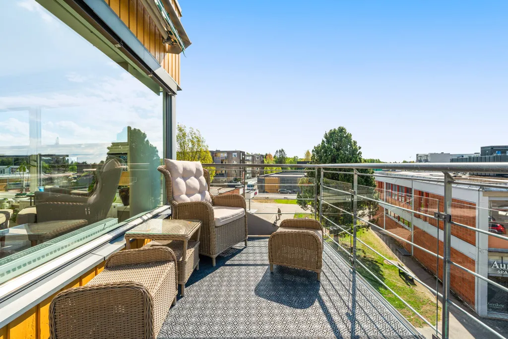 Rõdu - Modern 4-Bedroom Flat in Nannestad