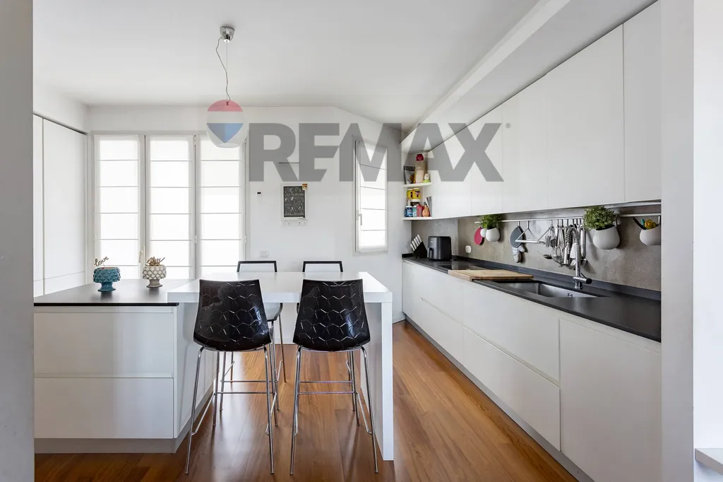 Cuisine - Spacious Triplex with Panoramic View in Tregasio