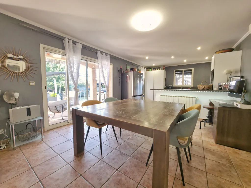 Salle à manger - Maison avec Jardin et Grand Garage à Beaucaire